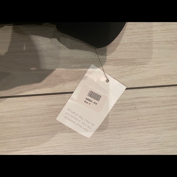 Black dress - Picture 3 of 3